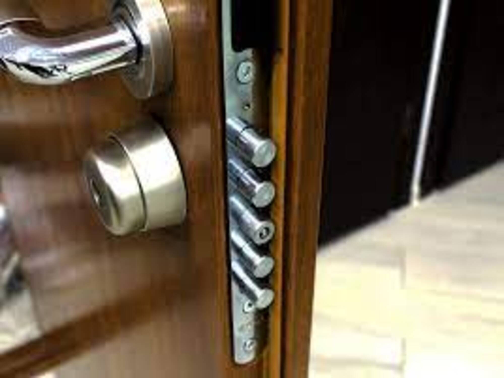 Ремонт входного замка спб. Ремонт входного замка спб. Фурнитура для замков металлических дверей. Эксцентрик для двери входной. Замок для металлической двери.