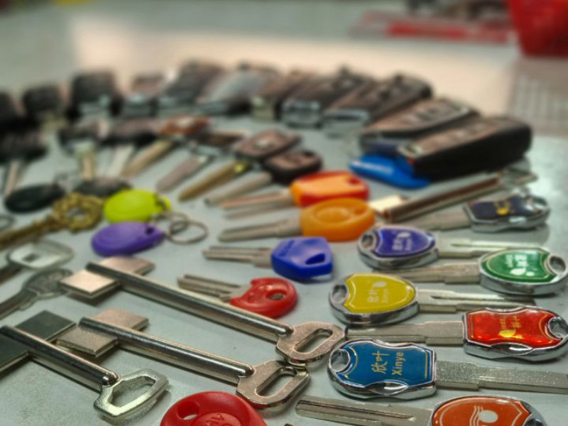 Golden Key kalitsozlik ustaxonasi: avto, uy va seyf kalitlari yasash, yo‘qolganini tiklash, qulflarni qonuniy ochish. Quva, va bola yonida. Tel: 95 100 75 54