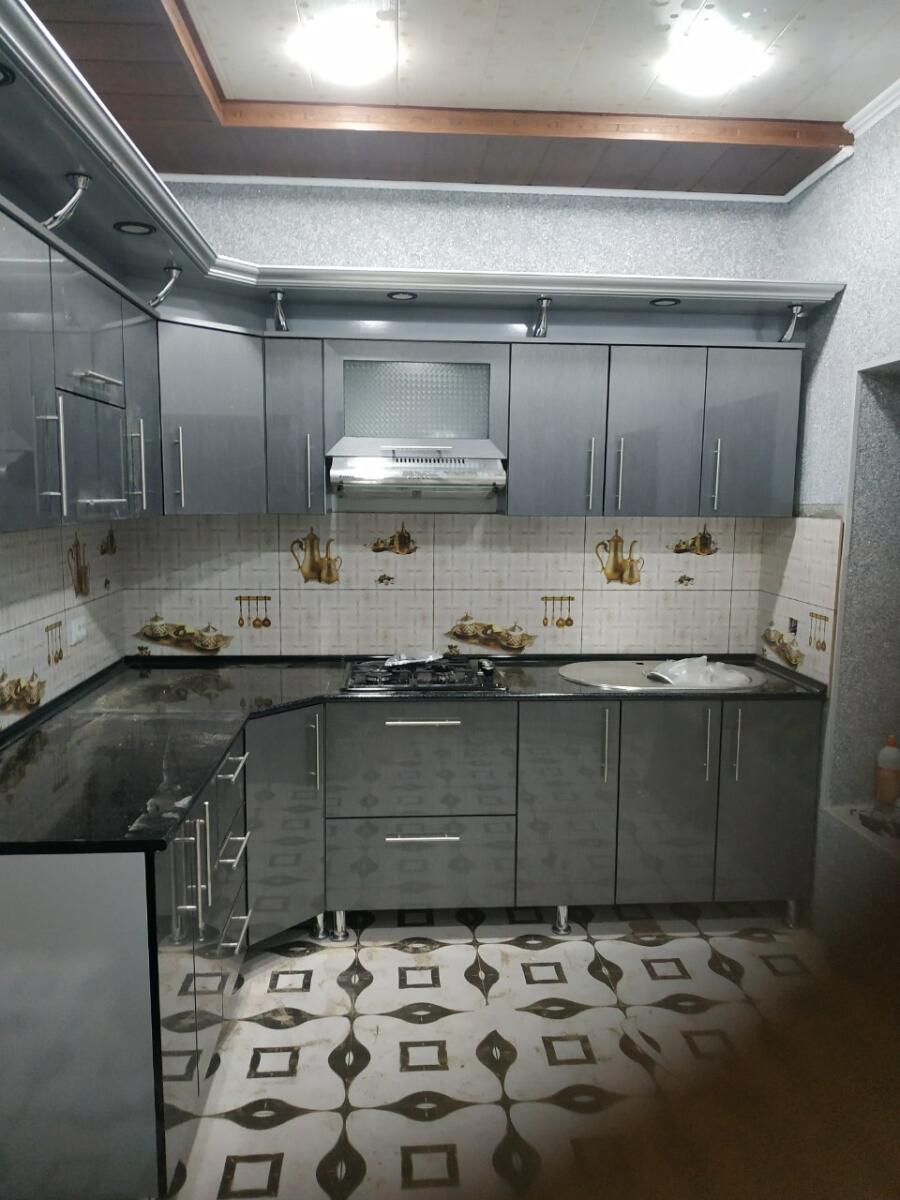Razmeri : 2 metr × 2 metr Material : akril (Kashtan)