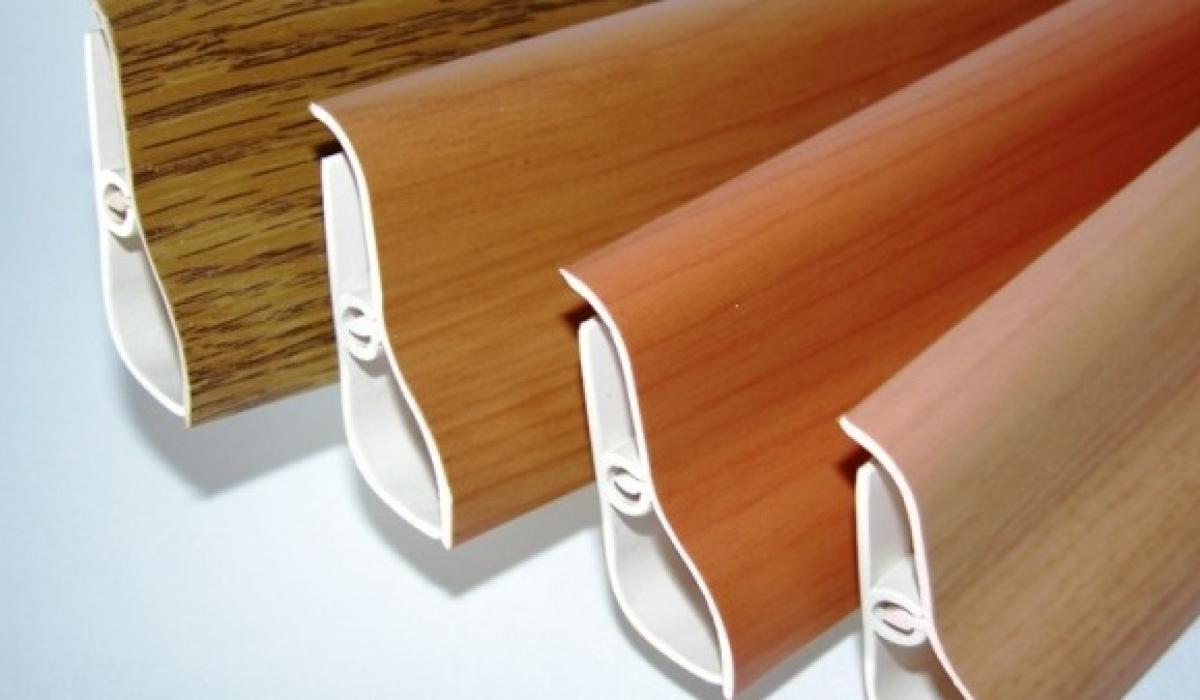 пластиковый плинтус пвх. пластиковый плинтус пвх. плинтус пвх winart 58 мм дуб пармский 2500 мм s-профиль с кабель-каналом. плинтус пвх сильвер напольный 70 мм. 5м цвет прато.